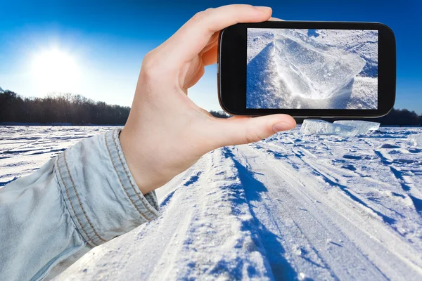 Fotografias turísticas da pista de esqui no campo de neve — Fotografia de Stock