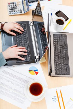 Modern ofis işyerinin en üst görünümü