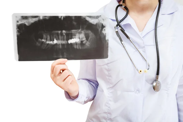 Enfermera muestra imagen de rayos X con mandíbula humana — Foto de Stock
