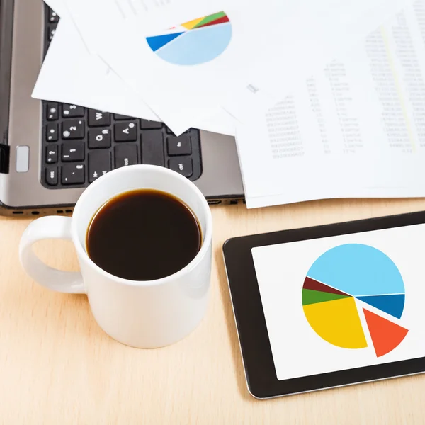 Above view mug of coffee and tablet pc with chart — Stock Photo, Image