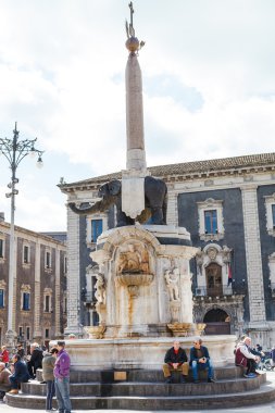 Piazza del Duomo ve U Liotru Town Hall yakınındaki