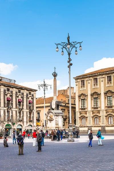 Piazza del Duomo and foruntain U Liotru, Catania — стоковое фото