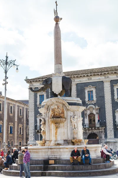 Piazza del Duomo y U Liotru cerca del Ayuntamiento —  Fotos de Stock