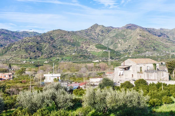 Outskirts of town Gaggi in spring day, Sicily — Stock Photo, Image