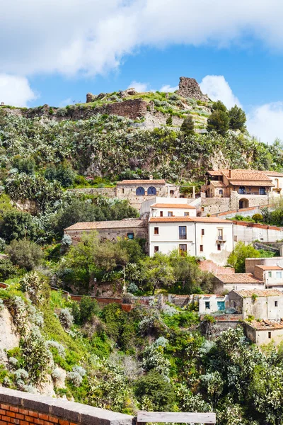 Kilise ve dağına kasaba Savoca evlerde harabe — Stok fotoğraf
