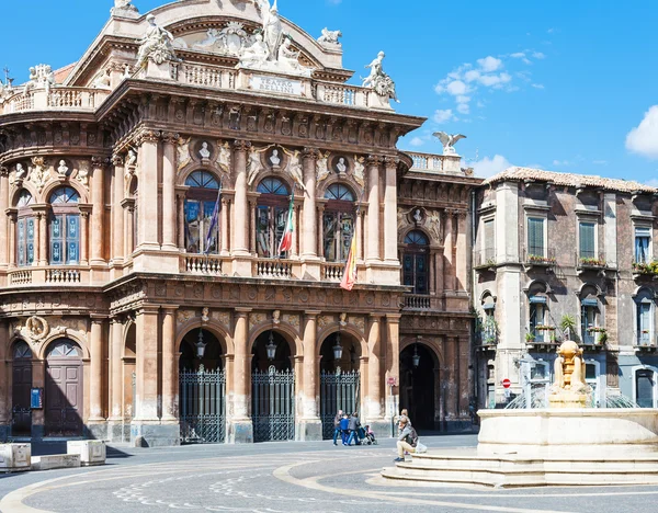 Teatro Massimo Bellini sur Piazza à Catane — Photo