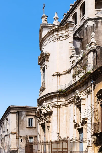 Vue latérale de l'église San Benedetto à Catane — Photo