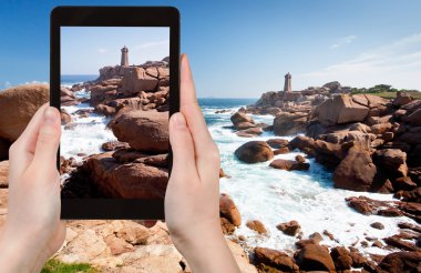 pembe taş, Brittany, Fransa yılında deniz feneri fotoğrafı