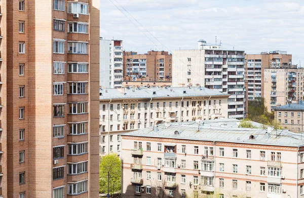 Urban living quarter in spring day — Stock Photo, Image