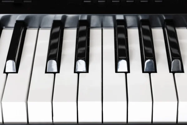 Pohled zepředu na klíče digitální piano — Stock fotografie