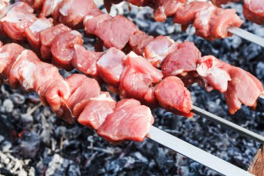 şiş ile kuzu şiş kebap ızgara