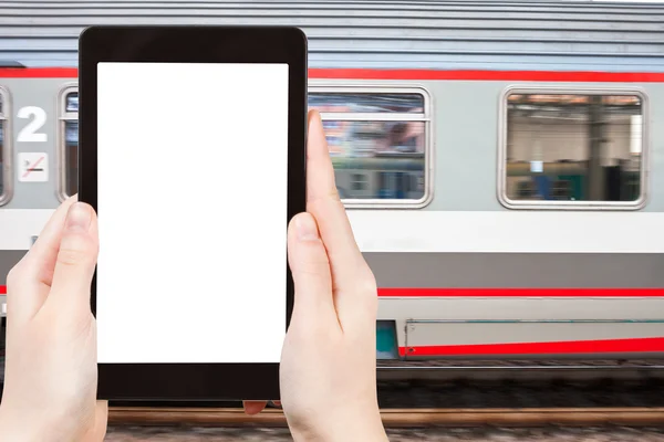 Foto del tren de alta velocidad en la estación de tren — Foto de Stock