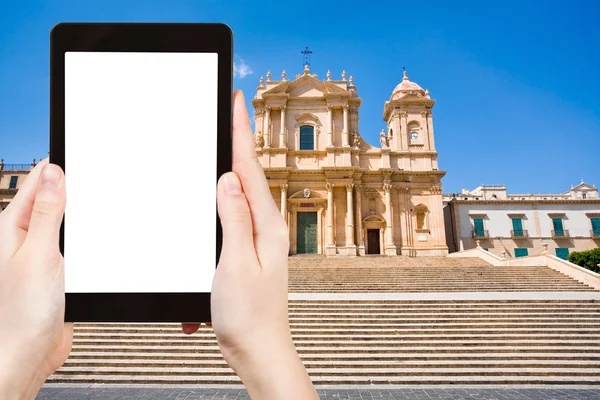 Touristenfotos Kathedrale in Noto-Stadt, Sizilien — Stockfoto