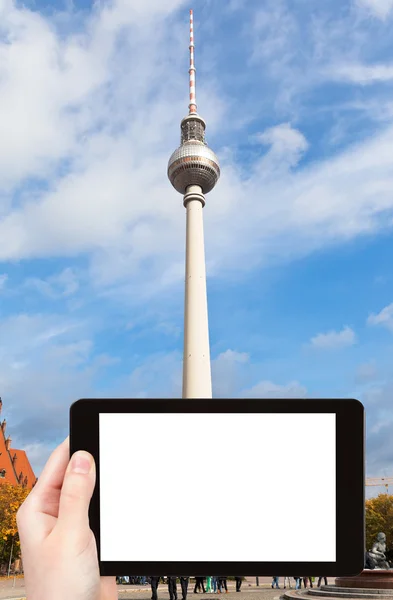 Touristische Fotos vom Fernsehturm in Berlin — Stockfoto