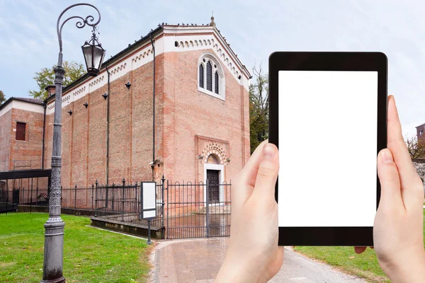 Turist fotograferar av Scrovegni Chapel i Padua — Stockfoto