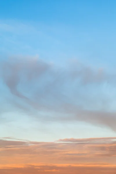 Blue and pink sky at twilight — Stock Photo, Image