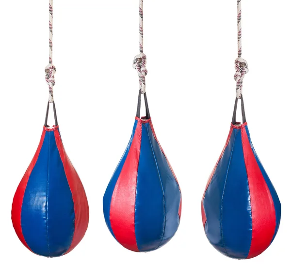 Conjunto de pêras de boxe de couro vermelho e azul — Fotografia de Stock