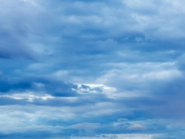 Dense blue overcast in evening sky — Stock Photo, Image