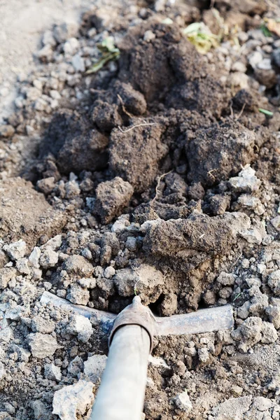 Cavar um buraco por pá de perto — Fotografia de Stock