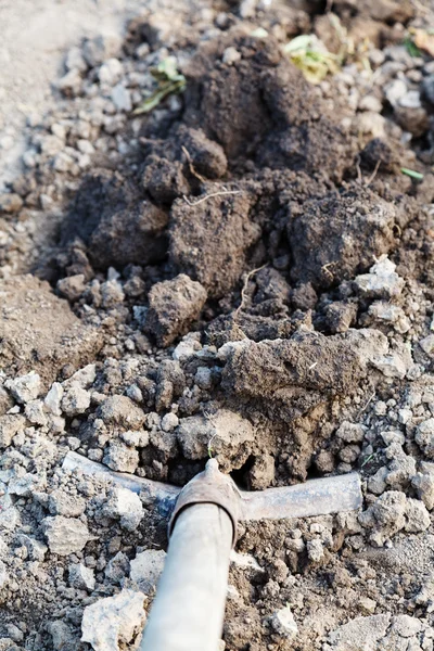 Digging a hole by shovel close up — Stock Photo, Image