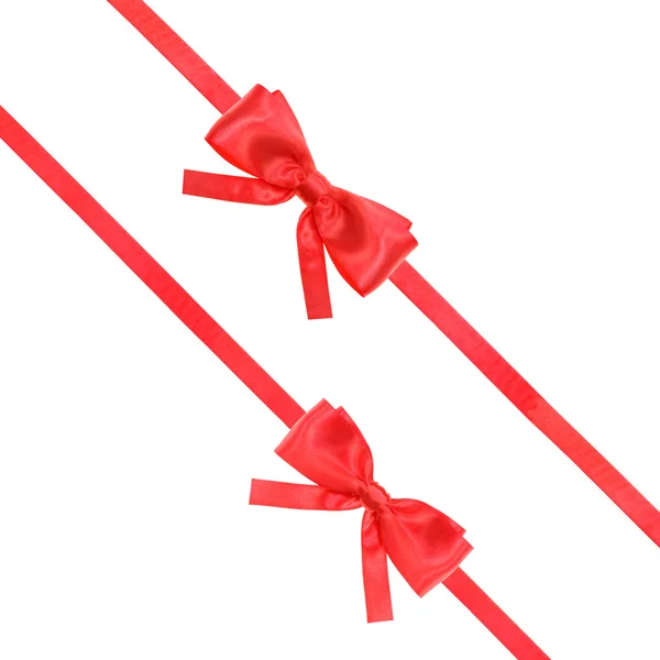 Röd satin rosett knuten och band på vit - ange 55 — Stockfoto
