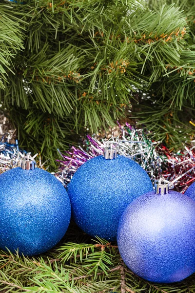 Blauw, violet ballen, klatergoud, Xmas kerstboom 4 — Stockfoto