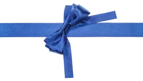 Arco azul girado na fita com extremidades de corte quadradas — Fotografia de Stock