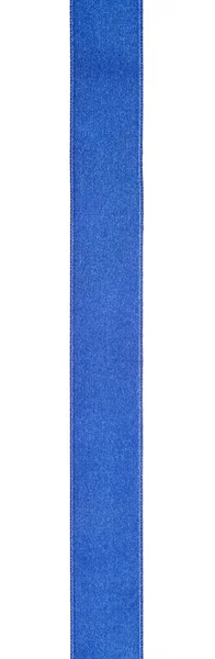 Širokých modrou hedvábnou stužkou izolovaných na bílém — Stock fotografie