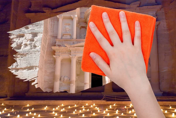 Hand deletes night view of Petra by orange rag — Stock fotografie