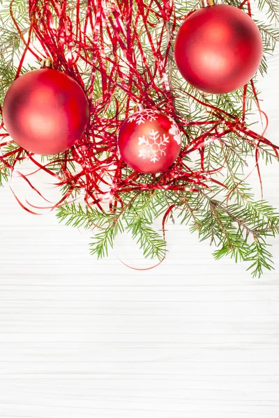 Three red Xmas baubles and twig on blank paper — Stockfoto