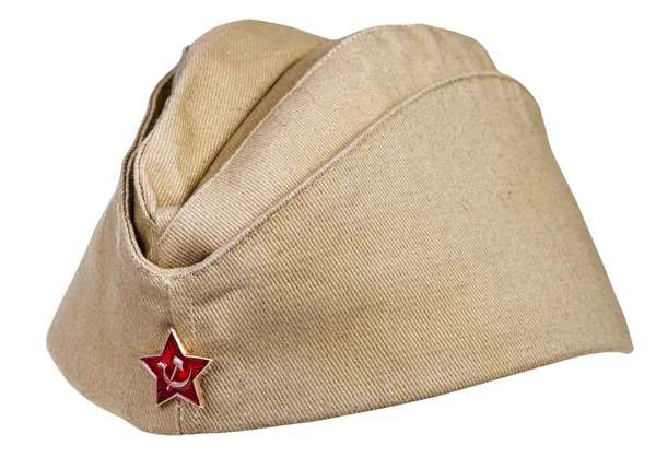 Gorra de campo militar con estrella roja soviética aislada —  Fotos de Stock