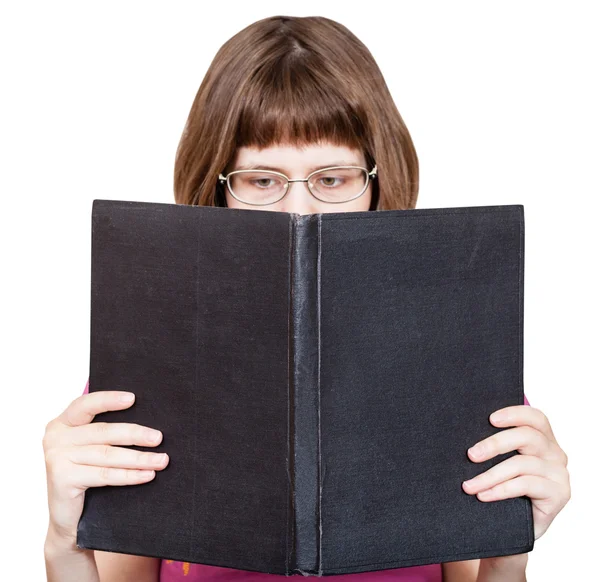 Közvetlen kilátás a lány olvas nagy könyv elszigetelt — Stock Fotó