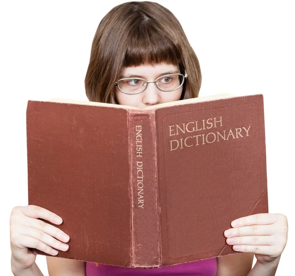 Menina com óculos lê livro Dicionário Inglês — Fotografia de Stock