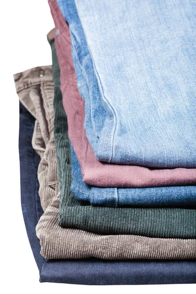 Stapel verschiedener Jeans und Cordhosen aus nächster Nähe — Stockfoto