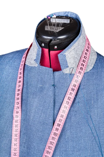 Krejčovství z člověka hedvábné sako na figuríně, samostatný — Stock fotografie