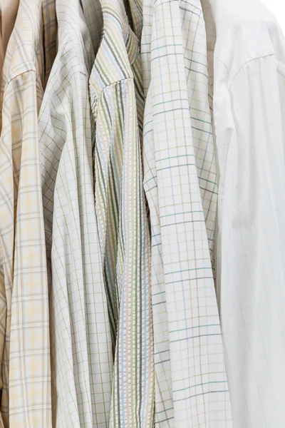 Verschillende shirts op hangers in garderobe — Stockfoto