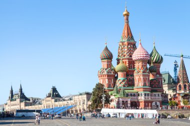 tourists near Pokrovsky Cathedral on Red Square