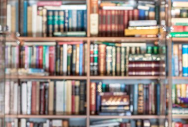 bookracks adlı kitaplardan arka plan bulanık