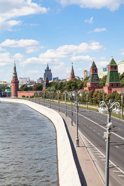 Der Kreml-Damm der moskauer Stadt — Stockfoto