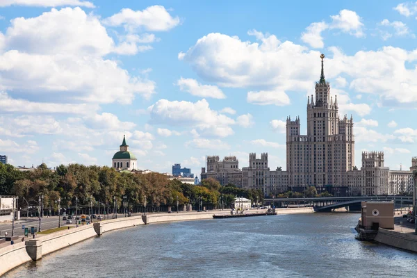 Vista de Moskvoretskaya Embankment en Moscú —  Fotos de Stock