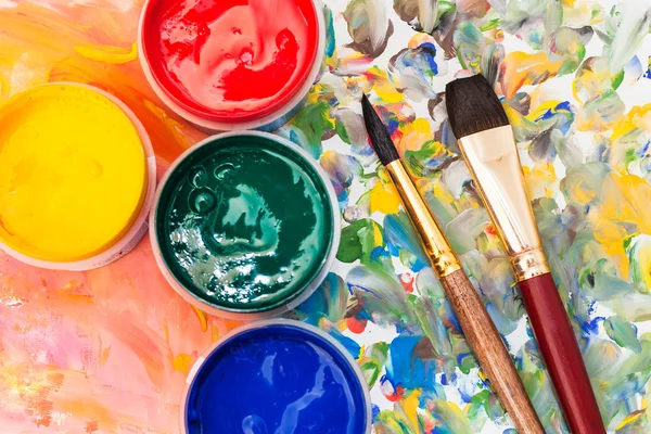 Målning över syn på akvarell palett, penslar — Stockfoto
