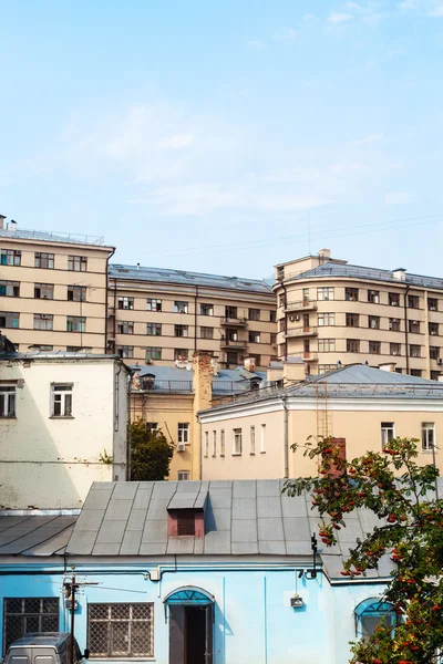 Urban courtyard gamla bostadsområde — Stockfoto