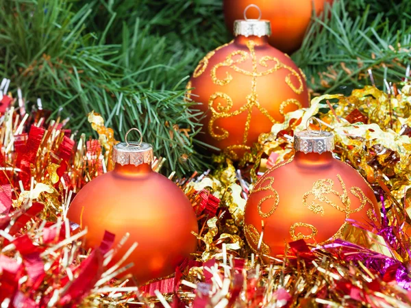 Orange Christmas balls, red tinsel on Xmas tree 3 — Stock Photo, Image