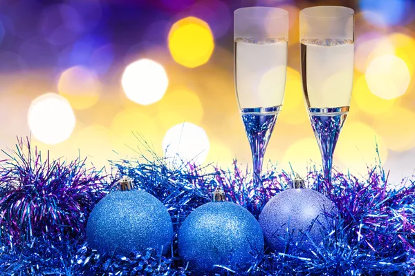 Glasses, blue Xmass balls on blurry background 9 — Stock Photo, Image