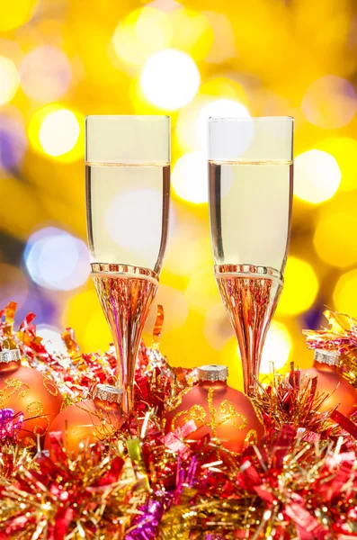 Brýle, zlaté Vánoce kuličky na rozmazané pozadí 6 — Stock fotografie
