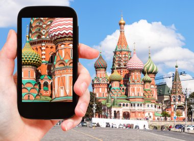 picture of Saint Basil Cathedral on smartphone