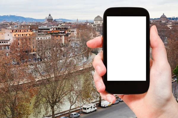 Smartphone e outono Roma horizonte — Fotografia de Stock