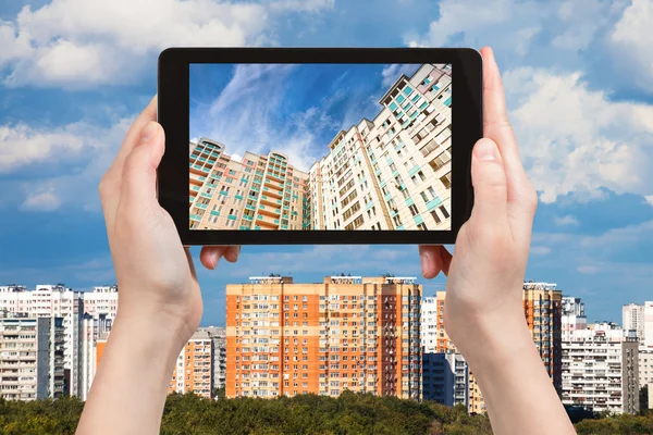 Fotos foto de casas de apartamento em tablet — Fotografia de Stock