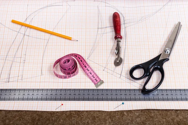 Tissue, pen, pattern, tailor tool on cutting table — Stock Photo, Image