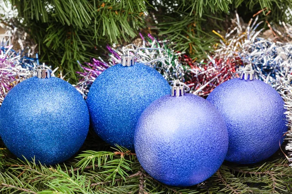 Blauw, violet ballen, klatergoud, Xmas kerstboom 5 — Stockfoto